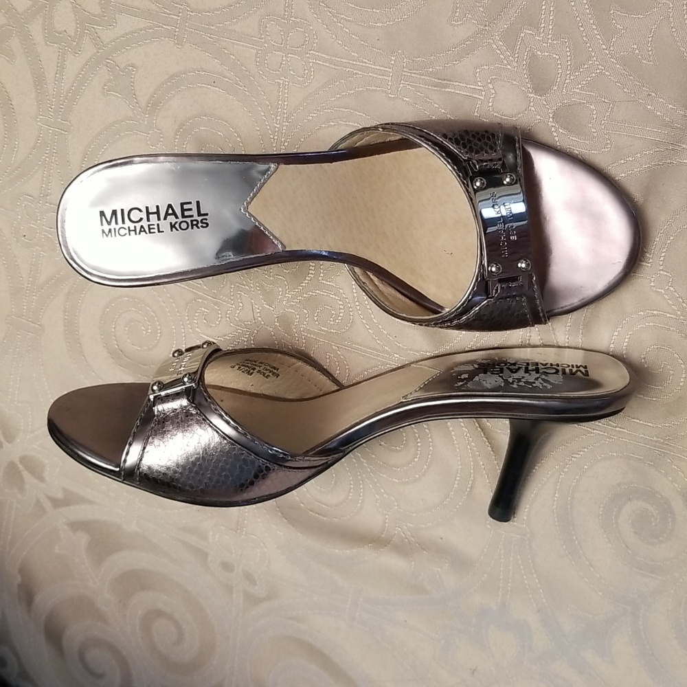 Michael Kors gold metallic heels